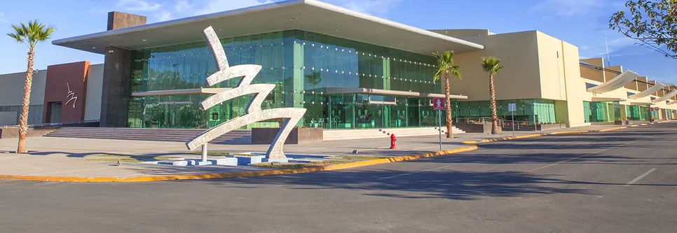 Fachada de cristal del Centro de Convenciones de Chihuahua